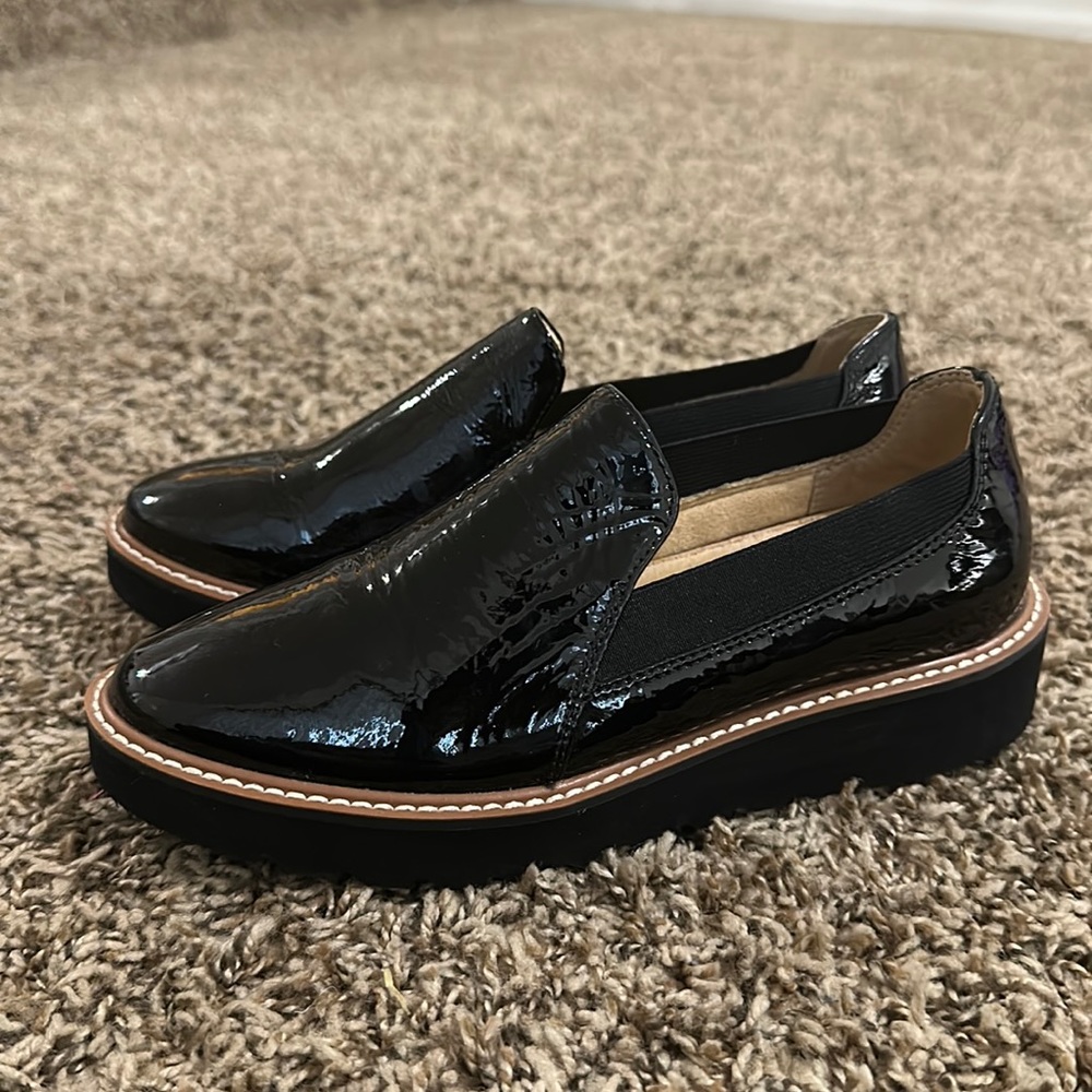 Naturalizer Women's Adra Loafer, 4.5